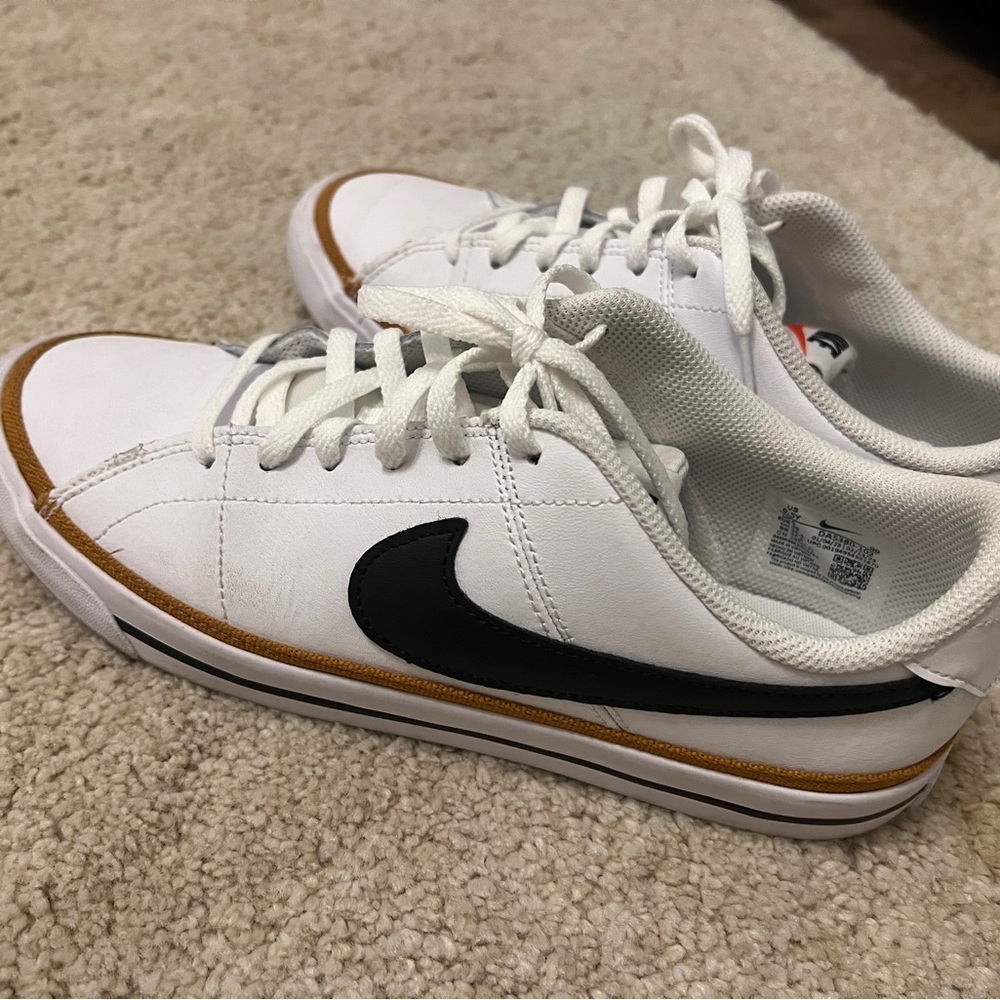 Nike shoes size 6.5 youth or 8 womens